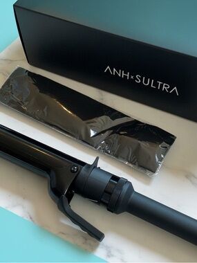 Anh X Sultra 1.5” Curling Iron w/ Traveling Case — 🆕 ANH X SULTRA Ceramic